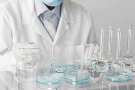 Meio de água peptonada: suporte confiável para identificação bacteriana moderna